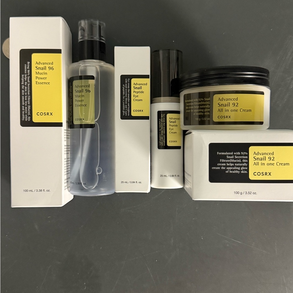 COSRX Snail Mucin Skincare Set - NEW
Essence, Eye Cream, Moisturizer.